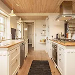 5 Person In Oster Assels-by Traum * Oster Assels