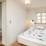 5 Person In Oster Assels-by Traum * Oster Assels