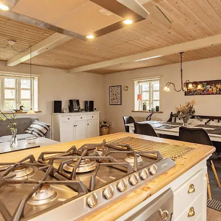 5 Person In Oster Assels-by Traum * Oster Assels