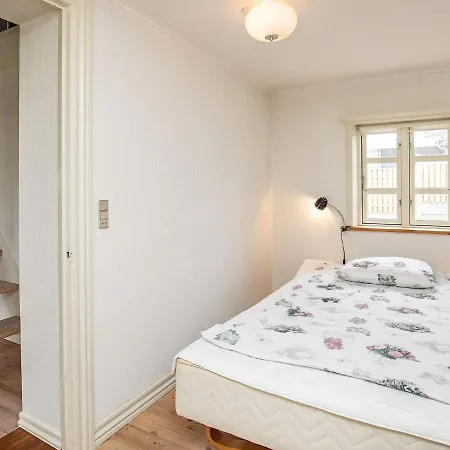 5 Person In Oster Assels-by Traum * Oster Assels