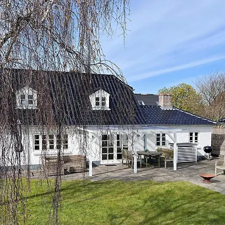 5 Person In Oster Assels-by Traum Oster Assels
