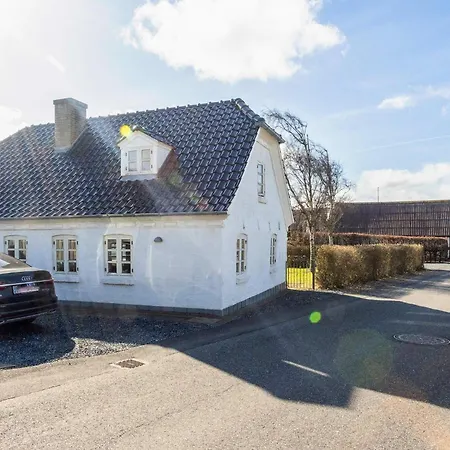 5 Person In Oster Assels-by Traum Oster Assels