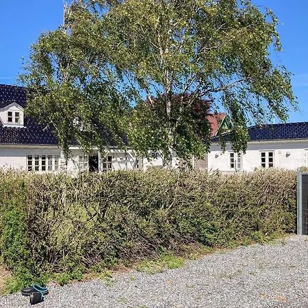 5 Person In Oster Assels-by Traum *