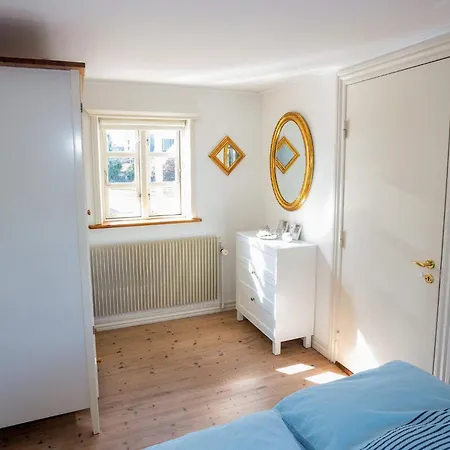 5 Person In Oster Assels-by Traum * Oster Assels