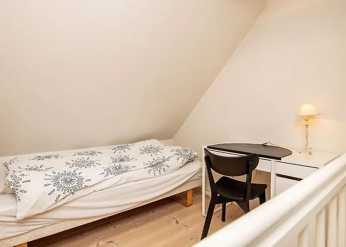 5 Person In Oster Assels-by Traum