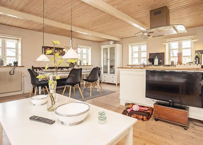 5 Person In Oster Assels-by Traum *