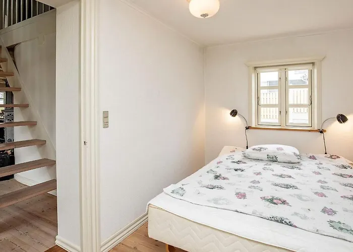 5 Person In Oster Assels-by Traum * Oster Assels