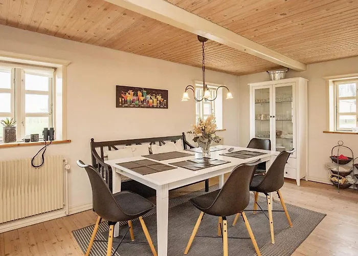 5 Person In Oster Assels-by Traum *